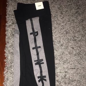 🆕 Victoria’s Secret Pink Leggings